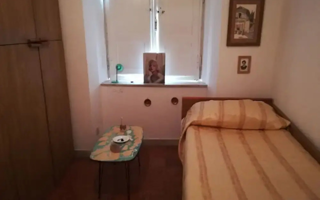 Vintage old Apartment in Castel di Tora