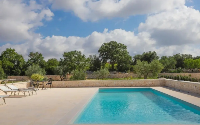 TD Trullo Roverella Charming Trullo with Pool