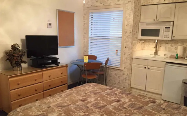 1303A St Thomas Square