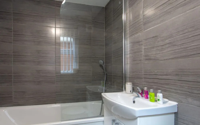 Lux Apartments 3 Bedroom House - Bala