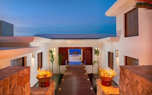 Spectacular Modern Luxury and Exceptional Amenities at Mantea Casa Cabo in Pedregal