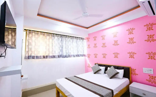 OYO 90380 Hotel Golden City