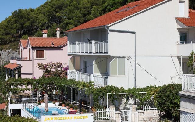 J & B Holiday House