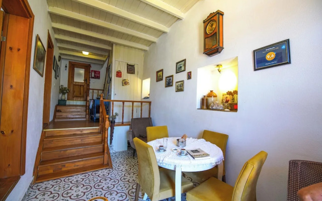 Alaybey Ada Evi