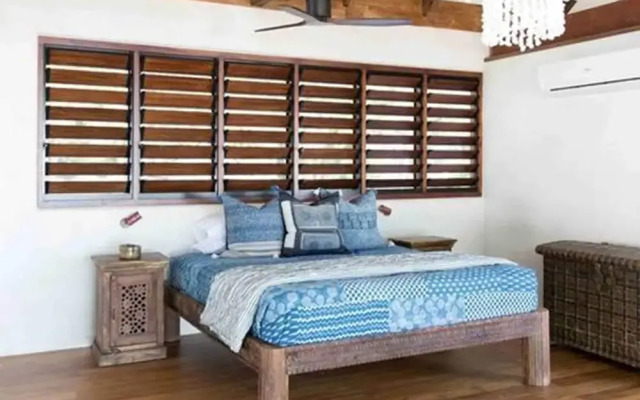 Spice At Oak Absolute Oceanfront House
