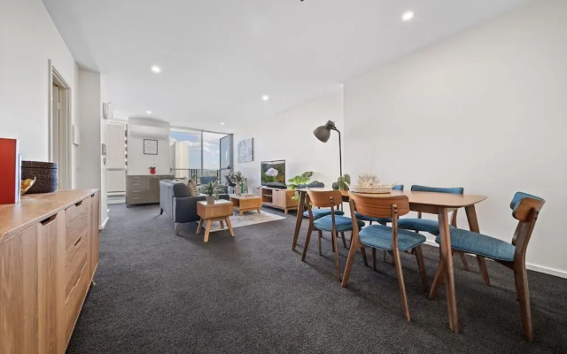 Glorious Central Canberra 1-bed With Pool & Sauna