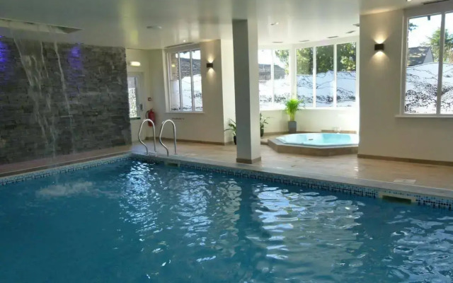 Stonecross Manor Hotel