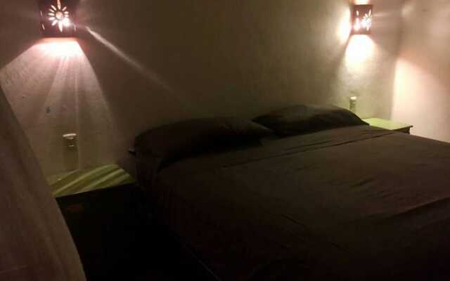 Moon Super Location 5th Avenue