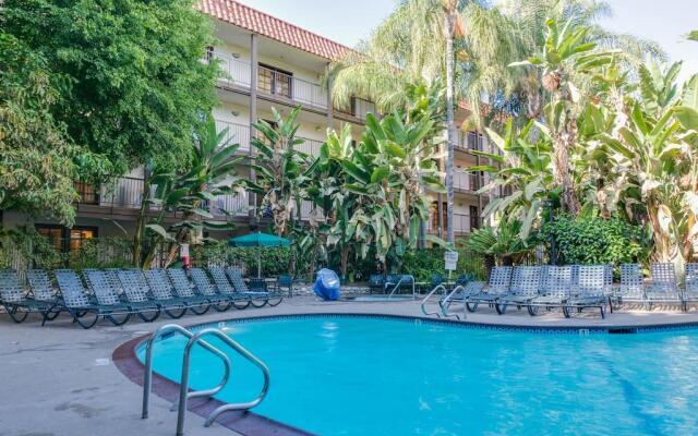Buena Park Grand Hotel & Suites