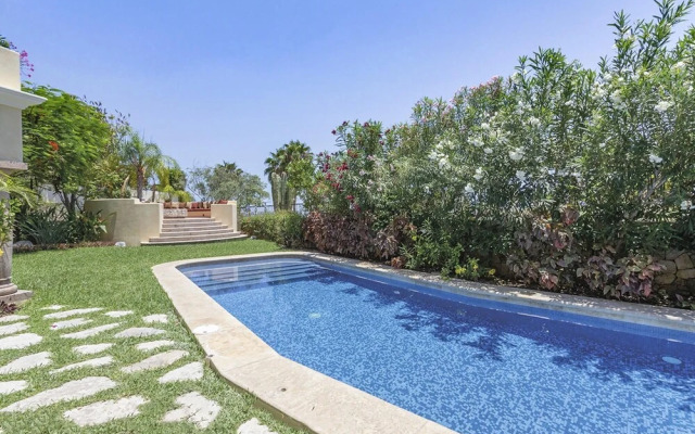 Blue Desert 11 - Casa De La Familia