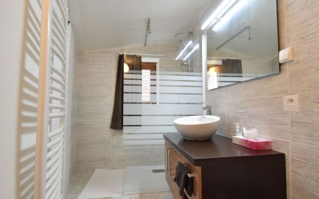 Cozy Holiday Home in Joncy with Valley View