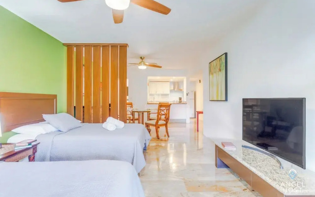 Deluxe Suites at Villas Tropical