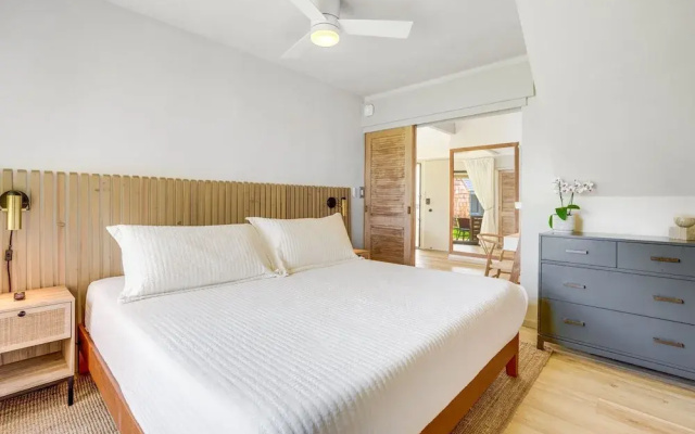 Kahakai Cliffside 2 Bedroom Condo by RedAwning