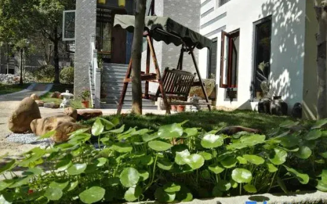 Wuyuan Fangzi Tea Homestay (Wuyuan High-speed Railway Station Xiangao Ancient City Branch)