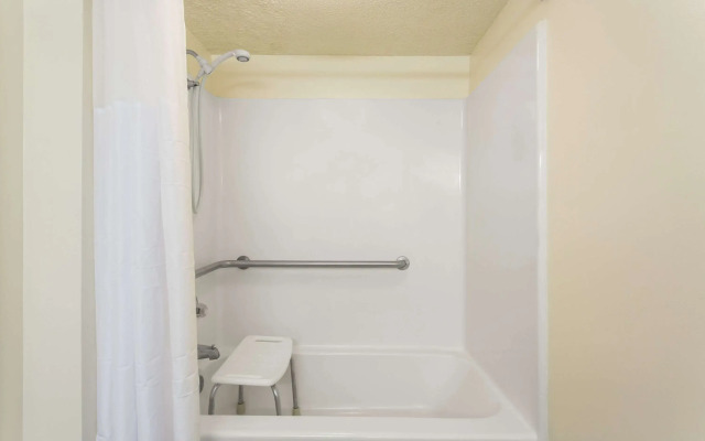 Super 8 by Wyndham Monticello