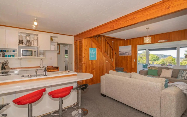 Hillside Haven - Tairua Holiday Home