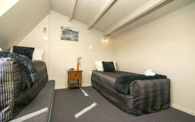 Aldan Lodge Motel – Guest Rooms – Picton