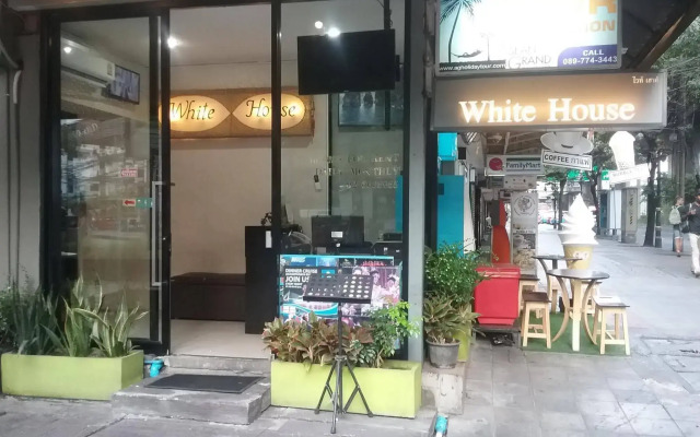 White House Asoke Sukhumvit 18