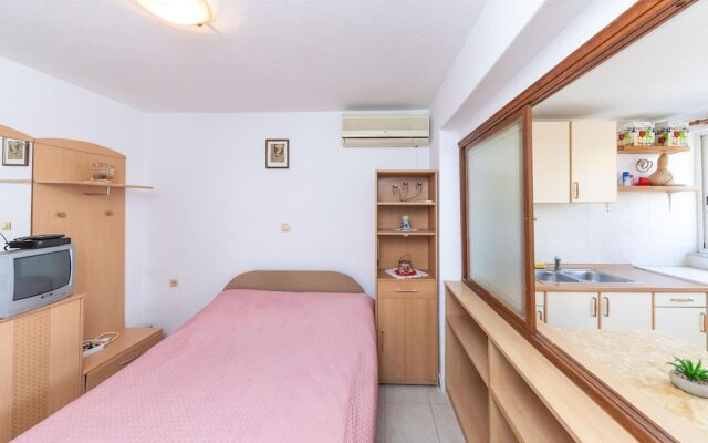 Amazing Apartment in Trogir With 1 Bedrooms and Wifi