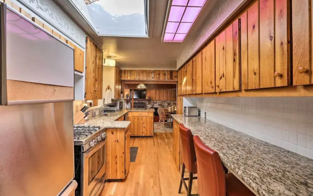 5 Mi to Dtwn Denver: Peaceful Lakewood Home!