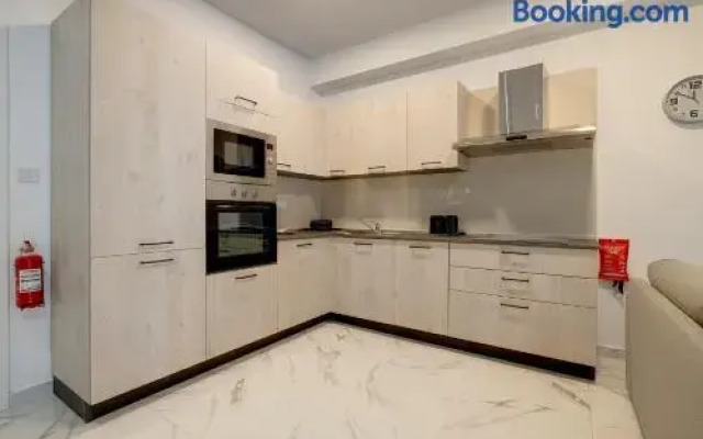 Top Location 2 Bedroom With Terrace