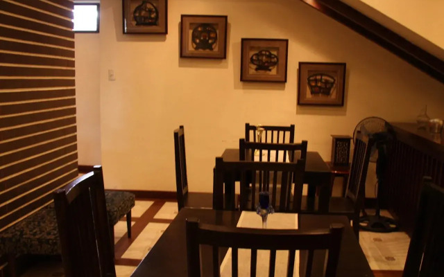 Twin Pines Suites