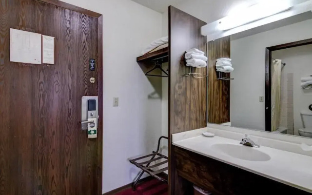Bloomer Inn & Suites