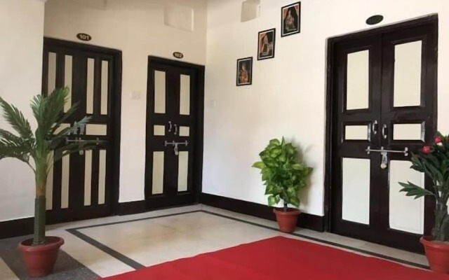 Hotel Dharohar Palace