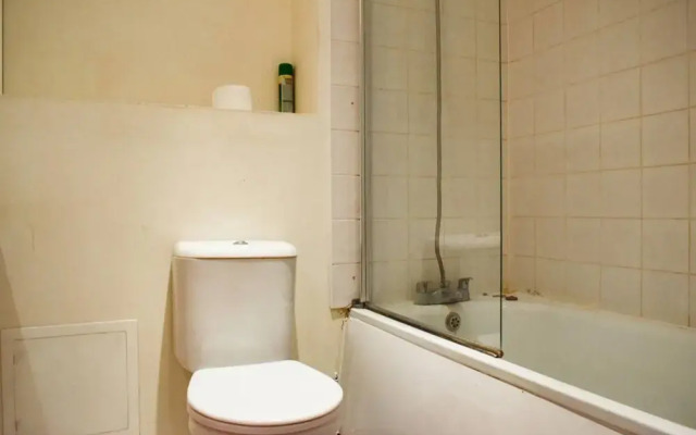 Modern 2 Bedroom East London Apartment by Olympic Park