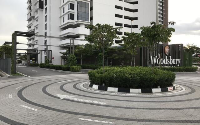 Woodsbury Suites 7722 Butterworth