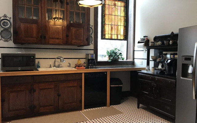 Mcgrady Inn - Bed And Breakfast