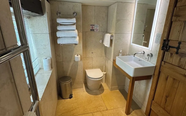 Heathrow Cottages B&B