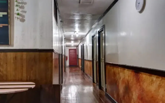 OYO 734 Baden Powell Hotel