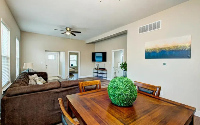 Cozy Stringtown GEM 1 Mile To Downtown!