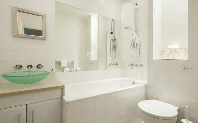 2 bedroom family home in trendy Notting Hill