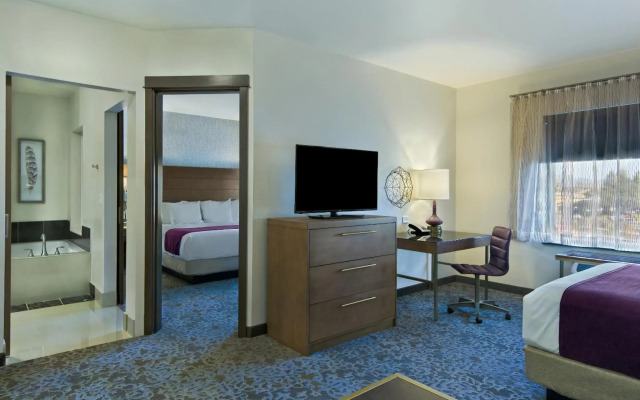 Oxford Suites Sonoma County