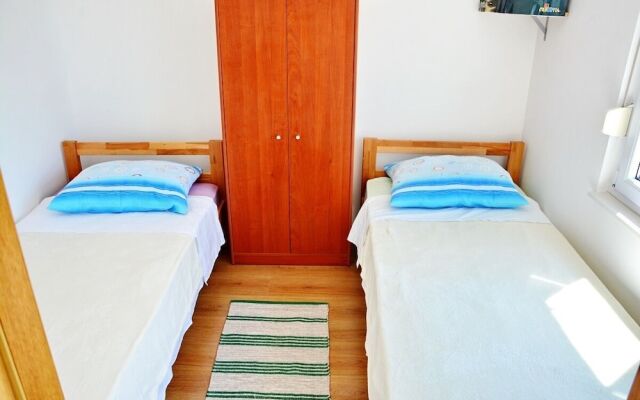 Charming Apartment in Vrsi Mulo, Great Place in Dalmatia for Family Vacation