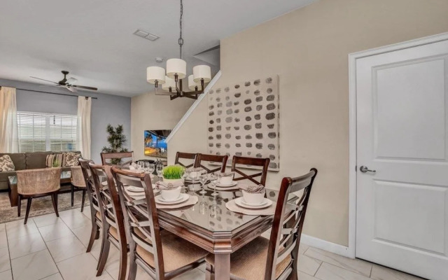 3097pequod 5 Bedroom Townhouse by RedAwning