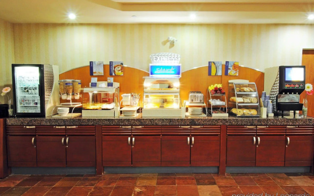 Holiday Inn Express & Suites Brampton by IHG