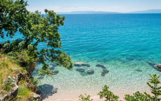 Colourful Seaview Apartment