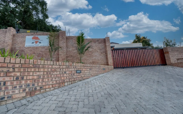 Tembo Guest Lodge