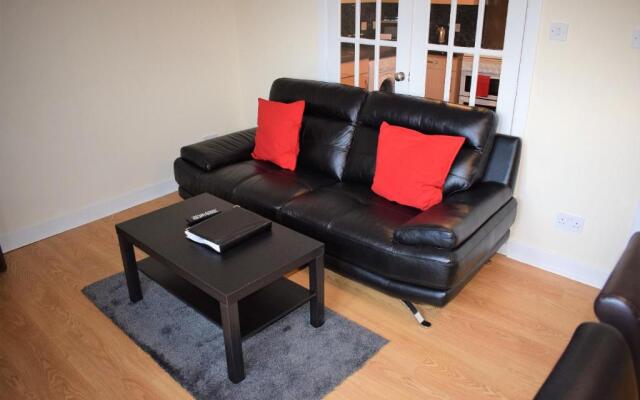 Kelpies Serviced Apartments Callum- 3 Bedrooms- Sleeps 6
