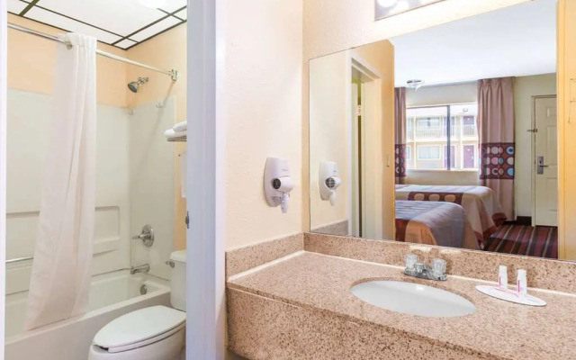 Super 8 Motel - Temple