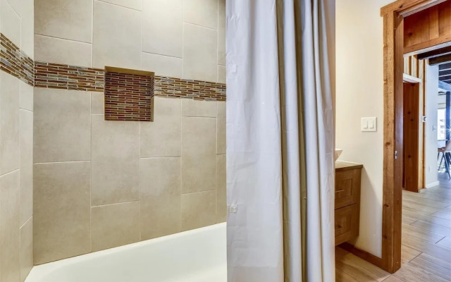 Red Feather 5 Bedroom Home by Redawning