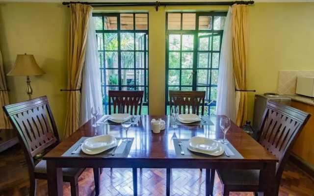 Peaceful, Spacious, Open-plan 2br apartment set in mature garden