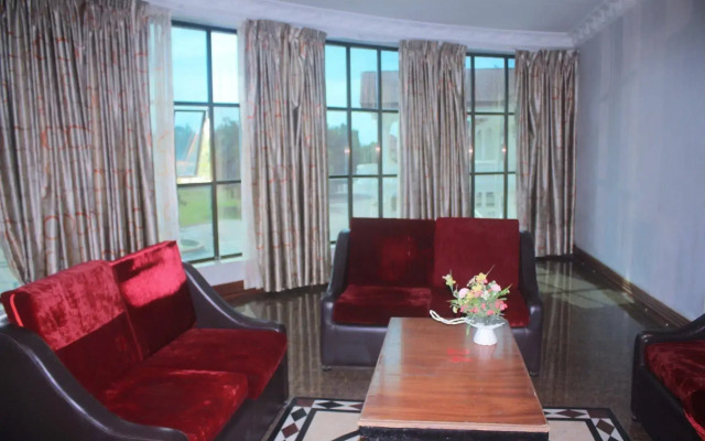 7 Makara Hotel
