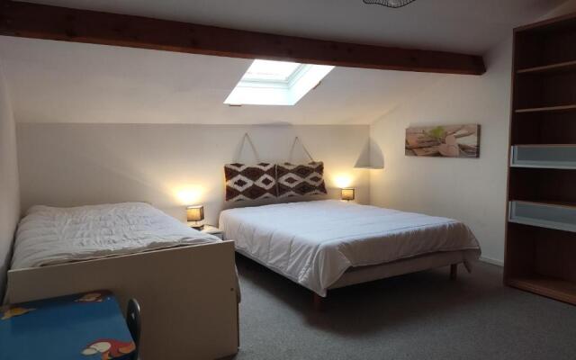 APPARTEMENT AU CALME AVEC PISCINE ET PARKING dans résidence securisée