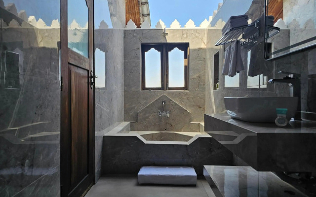 Dhow Palace Hotel