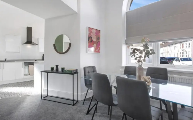 Compact 1-bed Flat for Friends & Colleagues