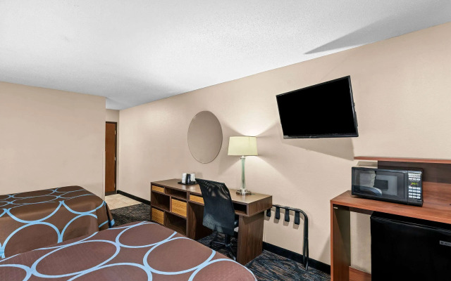 Super 8 by Wyndham Council Bluffs IA Omaha NE Area